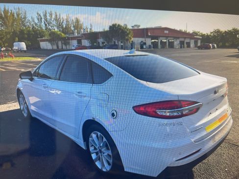Used 2020 Ford Fusion SE FWD image 4