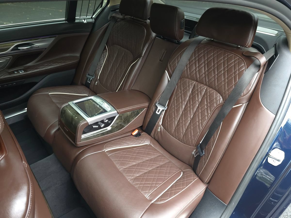 Used 2020 BMW 750i xDrive w/ Executive Package AWD/4WD image 17