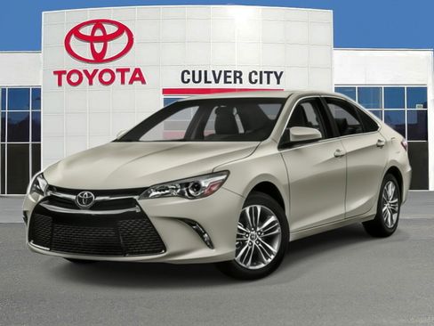 Used 2017 Toyota Camry SE w/ Moonroof Package FWD image 1