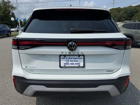 Certified 2025 Volkswagen Tiguan SE AWD/4WD image 6