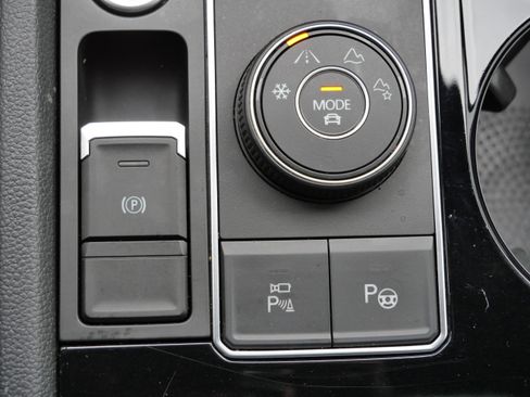 Used 2023 Volkswagen Atlas Cross Sport SEL Premium R-Line AWD/4WD image 28