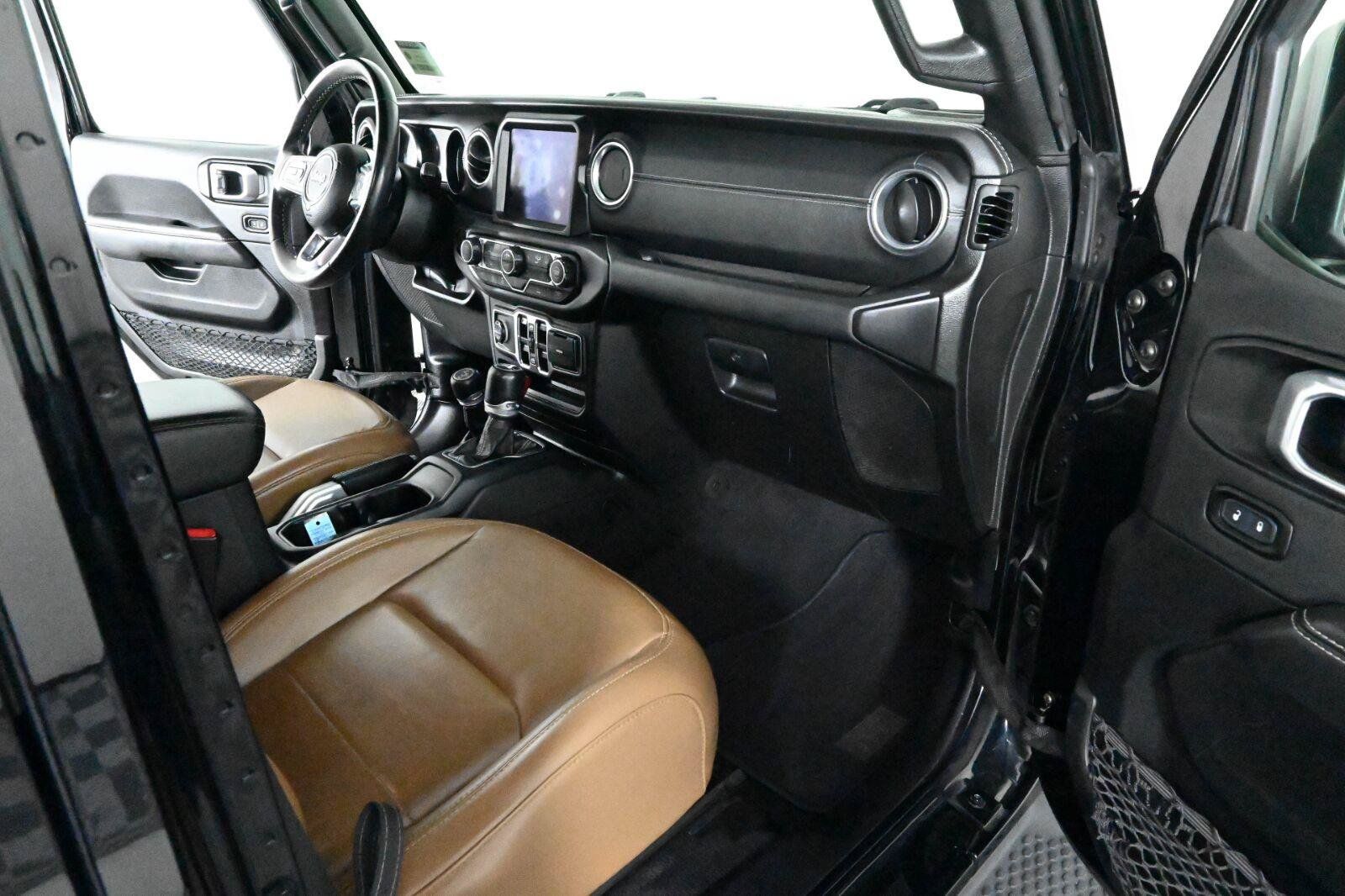 Used 2021 Jeep Wrangler Unlimited Sahara AWD/4WD image 9