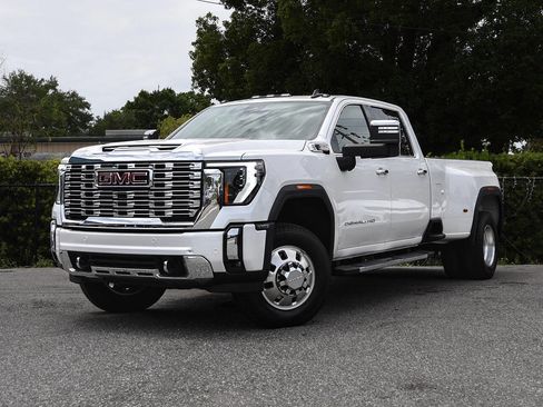 Used 2024 GMC Sierra 3500 Denali w/ Denali Reserve Package AWD/4WD image 1