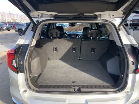 Used 2018 GMC Terrain SLT w/ Preferred Package image 17