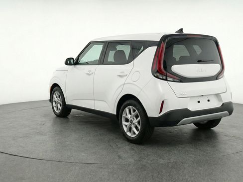 Used 2025 Kia Soul LX w/ LX Technology Package image 6