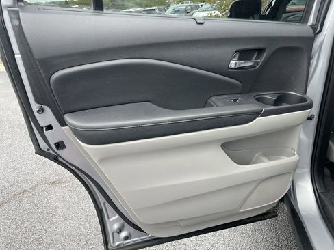 Used 2016 Honda Pilot Touring image 23