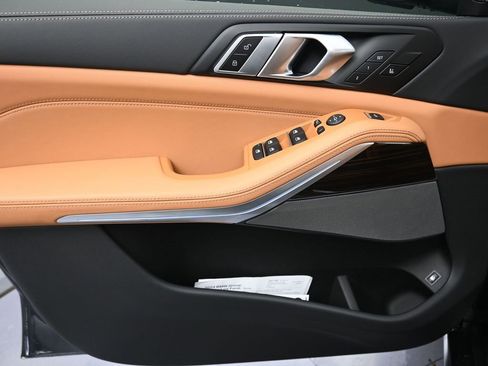 Used 2025 BMW X5 xDrive50e w/ Climate Comfort Package image 10