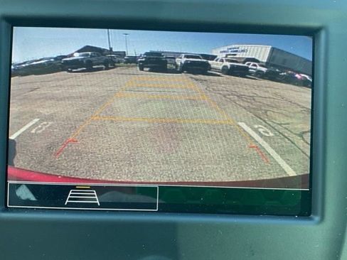 Used 2023 Chevrolet Equinox LT image 2