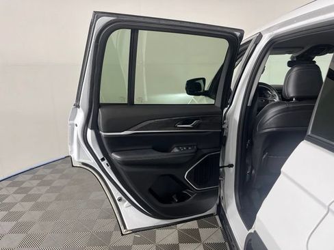 Used 2022 Jeep Grand Cherokee Limited AWD/4WD image 37