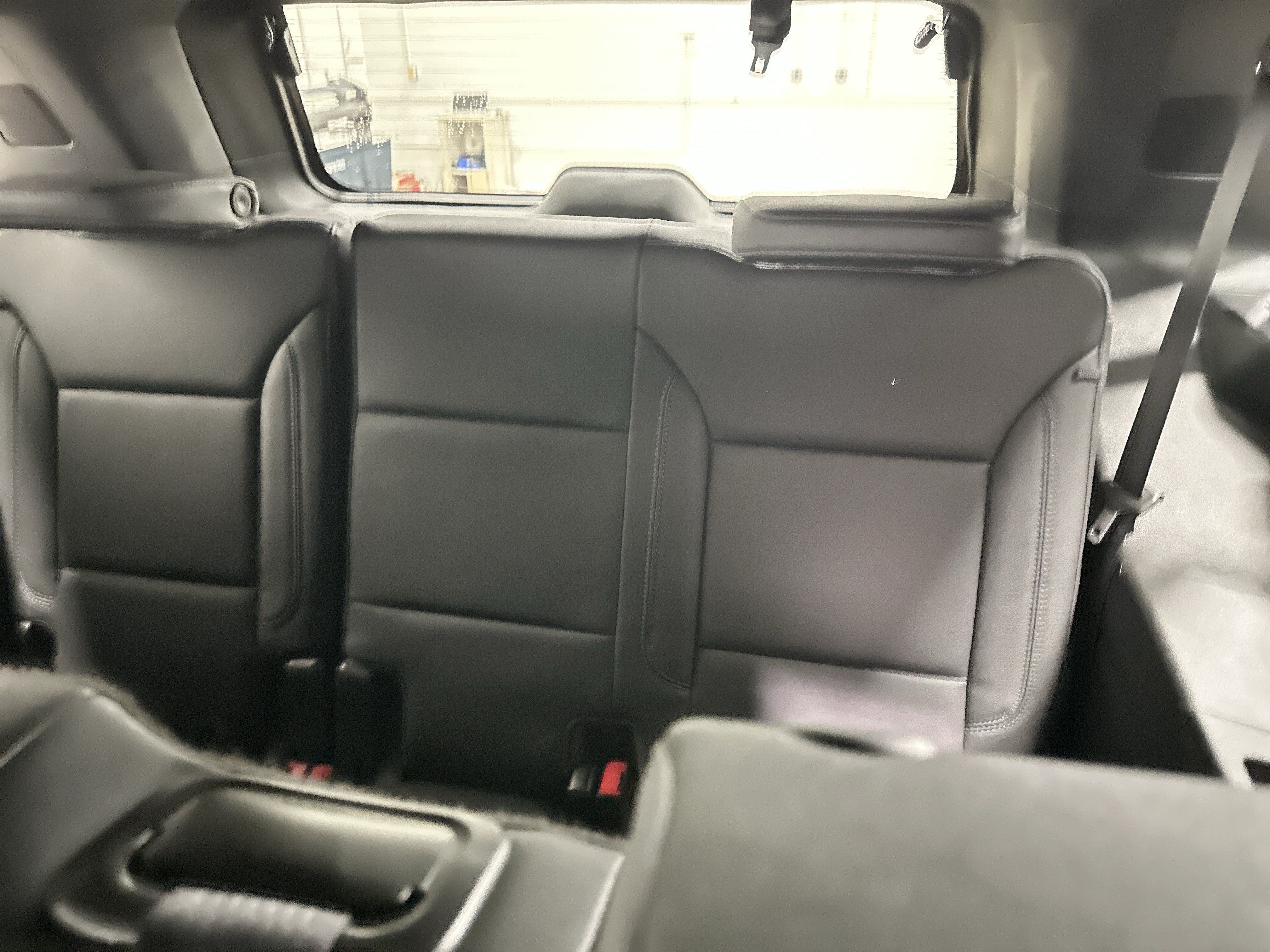 Used 2022 Chevrolet Tahoe Z71 w/ Luxury Package AWD/4WD image 32