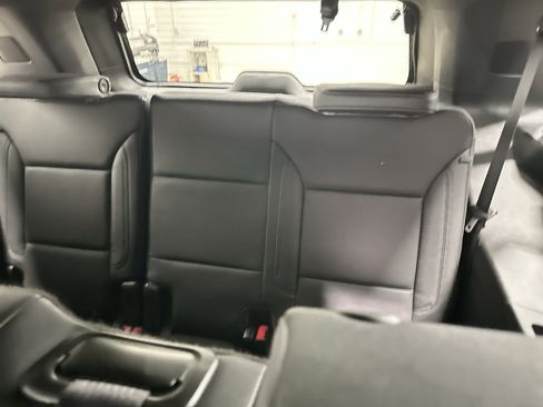 Used 2022 Chevrolet Tahoe Z71 w/ Luxury Package AWD/4WD image 32