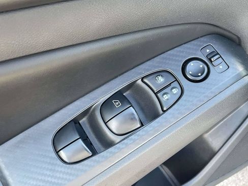 Used 2025 Nissan Altima 2.5 SV FWD image 16