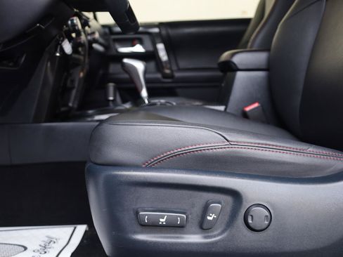 Used 2019 Toyota 4Runner TRD Off-Road Premium AWD/4WD image 16