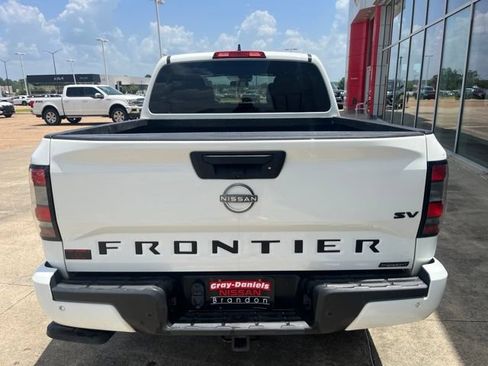 Used 2023 Nissan Frontier SV w/ Midnight Edition Package RWD image 3