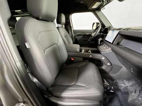 Used 2025 Land Rover Defender 110 X-Dynamic SE image 28