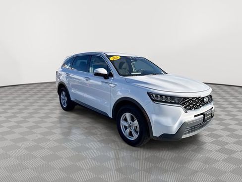 Used 2021 Kia Sorento LX image 2
