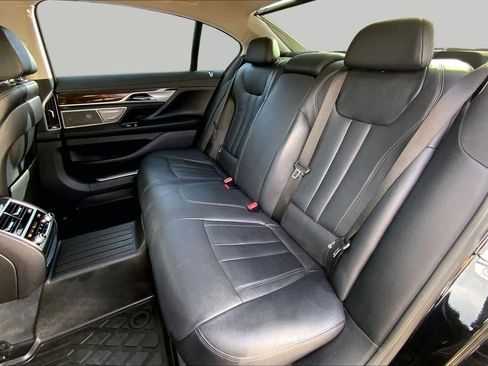 Used 2018 BMW 740i RWD image 20