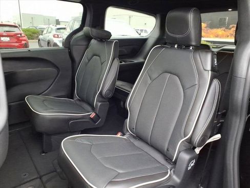 New 2026 Chrysler Pacifica Limited w/ Trailer Tow Group image 15