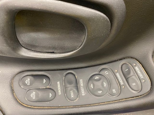 Used 1998 Chevrolet Corvette Convertible w/ Memory Pkg RWD image 18