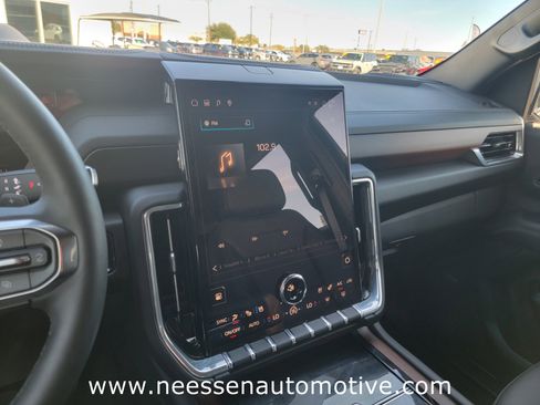 Used 2025 GMC Yukon Denali w/ Sun & Power Step Package image 24