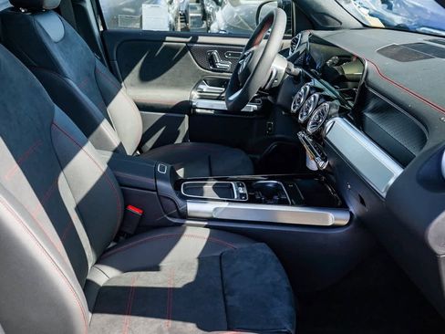 Used 2024 Mercedes-Benz EQB 300 4MATIC image 20