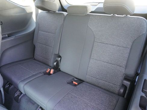 New 2025 Chevrolet Traverse LT image 12