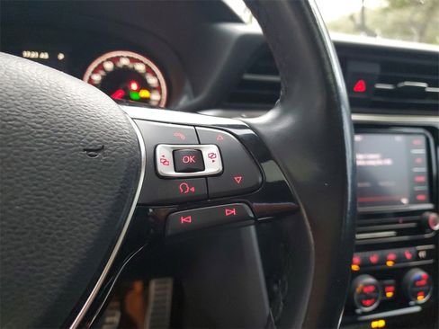 Used 2020 Volkswagen Passat 2.0T R-Line image 20