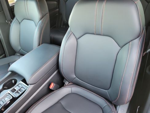 Used 2025 Honda Pilot TrailSport image 11