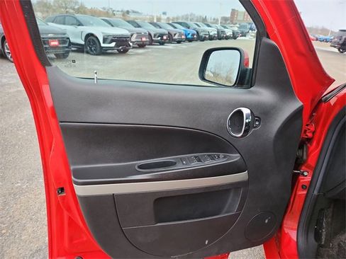 Used 2011 Chevrolet HHR LT image 18