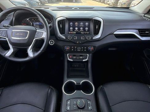 Used 2024 GMC Terrain SLT image 16