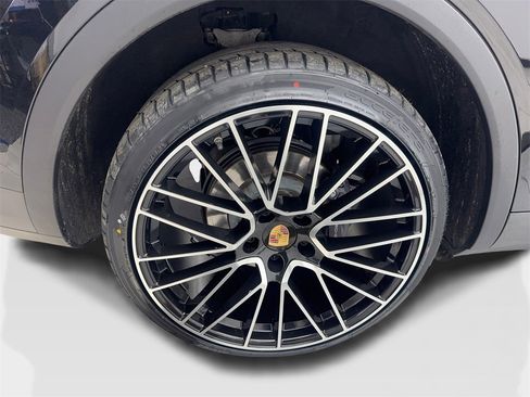 Used 2021 Porsche Cayenne Coupe image 82