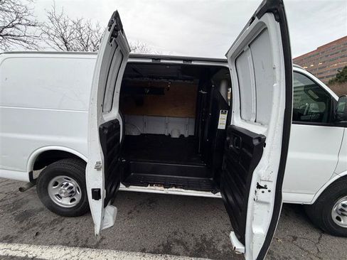 Used 2021 Chevrolet Express 2500 w/ Driver Convenience Package RWD image 18