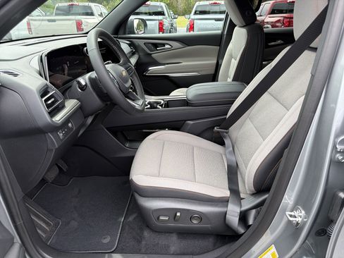 New 2026 Chevrolet Traverse LT FWD image 9