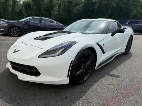 Used 2018 Chevrolet Corvette Stingray Coupe RWD image 2