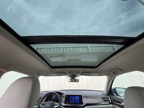 Certified 2025 Volkswagen Atlas SEL image 9