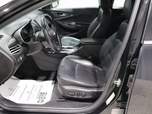 Used 2017 Chevrolet Malibu LT w/ Leather Package FWD image 11