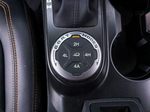 Used 2023 Ford Bronco Badlands image 26