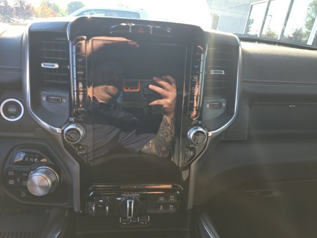 Used 2024 RAM 1500 Laramie AWD/4WD image 12