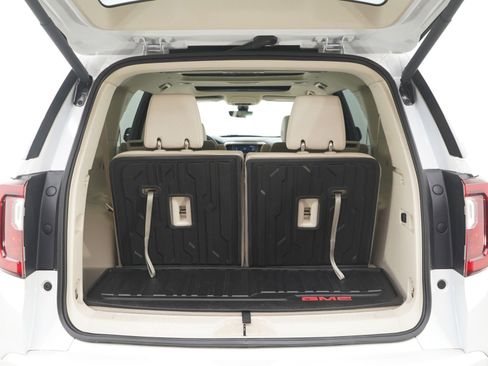 Used 2023 GMC Acadia Denali w/ Denali Technology Package image 18