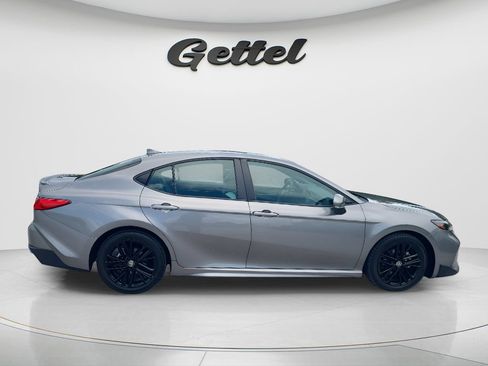 Used 2025 Toyota Camry SE w/ Convenience Package FWD image 4