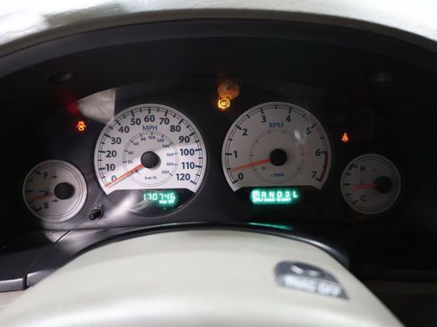 Used 2007 Chrysler Town & Country Touring image 29