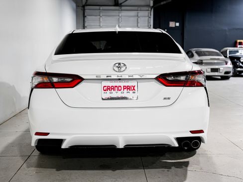 Used 2024 Toyota Camry SE FWD image 4