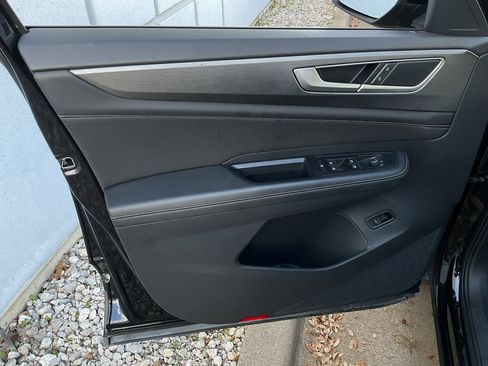 Used 2025 Volkswagen Atlas Cross Sport SE image 13