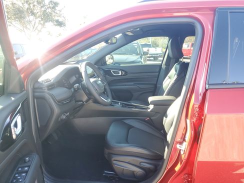 New 2026 Jeep Compass Latitude image 9