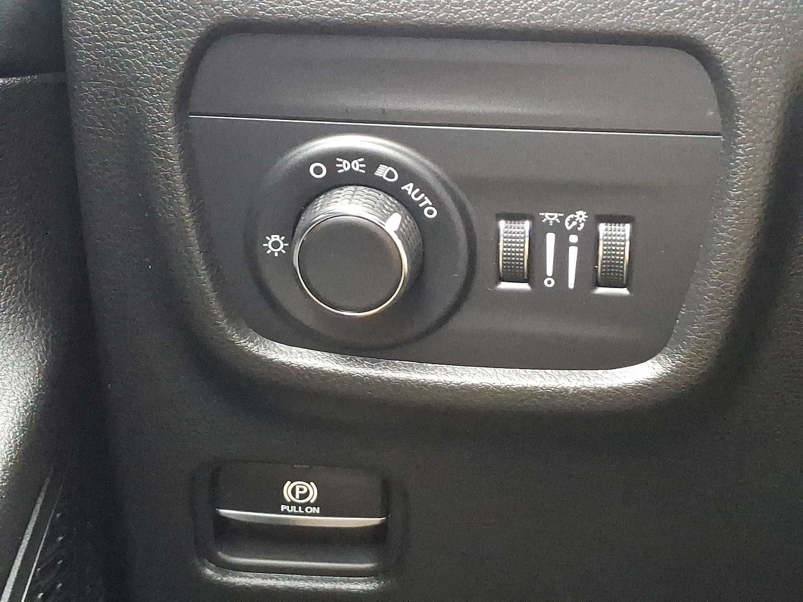 Used 2023 Jeep Grand Cherokee Laredo w/ Luxury Tech Group I AWD/4WD image 24