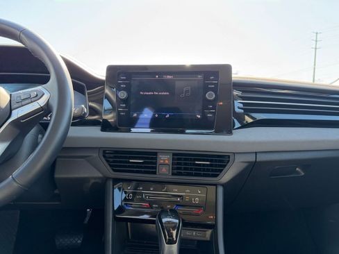 Used 2025 Volkswagen Jetta SE image 18