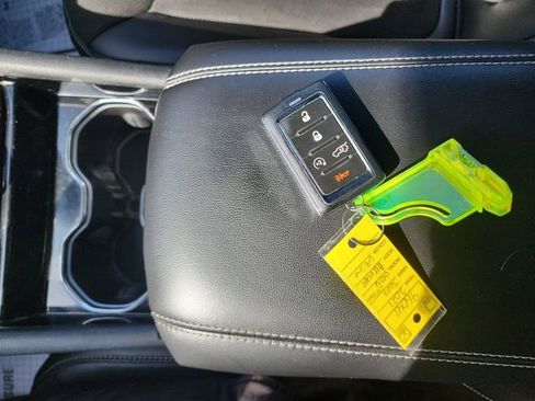 Used 2023 Jeep Grand Cherokee L Laredo image 30