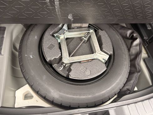 Used 2019 Toyota RAV4 LE FWD image 26