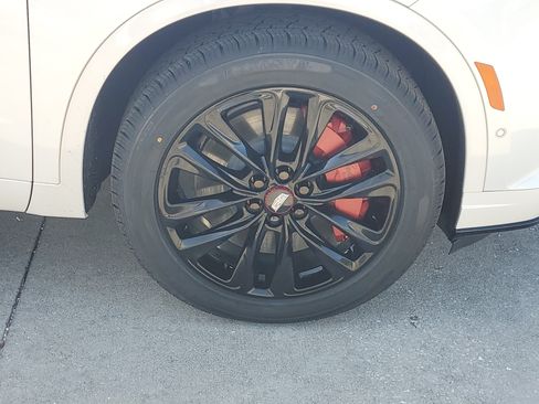 Used 2025 Cadillac XT6 Sport w/ LPO, Red Accent Package AWD/4WD image 7