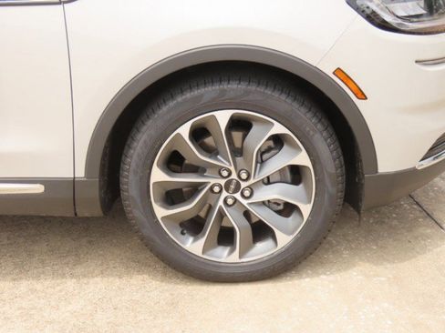 Certified 2022 Lincoln Nautilus Reserve FWD image 7